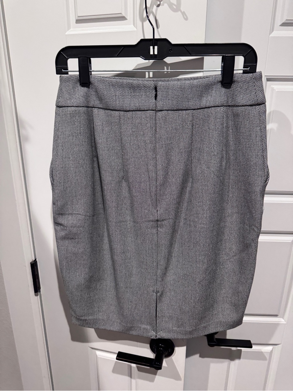 Express Women's Light Gray Textured Pencil Skirt - Picture 2 of 6